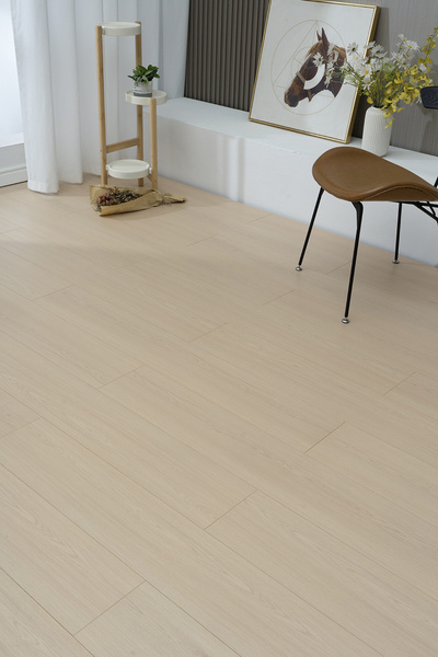 507/207新1.5厚1.2后新多层实木地板